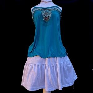 TOP IS VINTAGE FROM EARLY 2000s! SUNSKIRT GOES GREAT WITH THIS TOP!